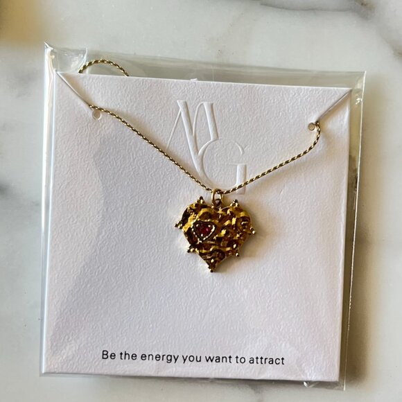 Reine Heart Necklace - Picture 6 of 8